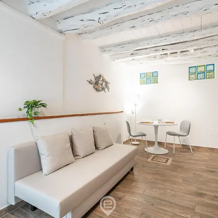 Cosmopolitan Retreat Apartment Cagliari