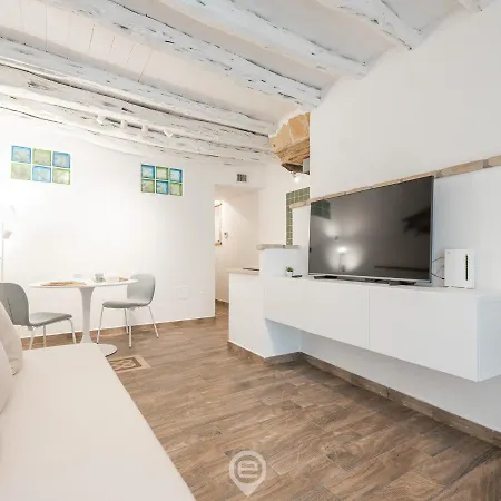 Cosmopolitan Retreat Apartment *