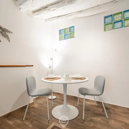 Cosmopolitan Retreat Apartment Cagliari
