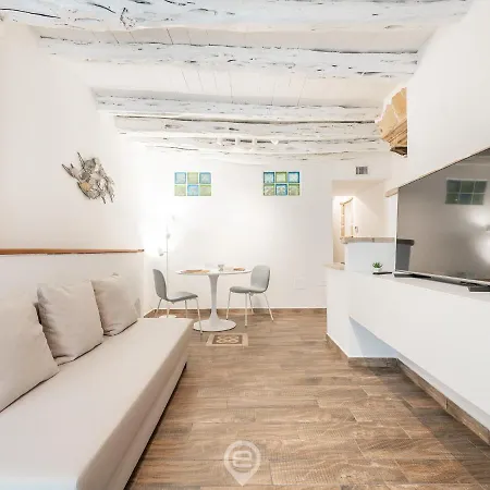 Cosmopolitan Retreat Apartment