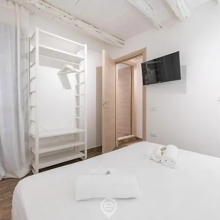 Cosmopolitan Retreat Apartment *