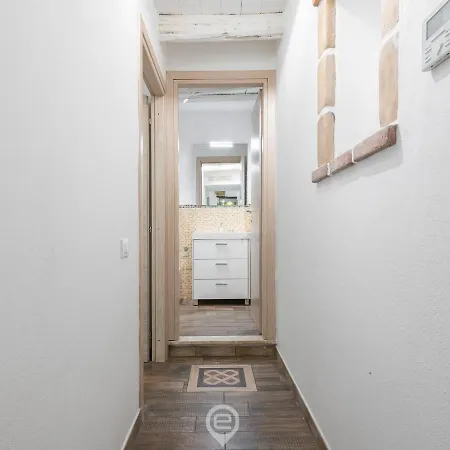 Cosmopolitan Retreat Apartment